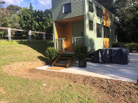 Gorgeous 2 bedroom tiny house plus luxury Glamping House in Noosa Shire