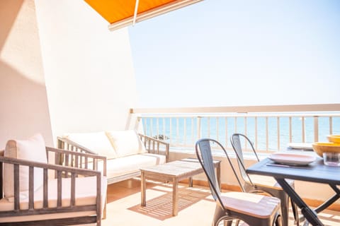 Patio, Dining area, Sea view