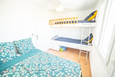 Bed, Photo of the whole room, bunk bed