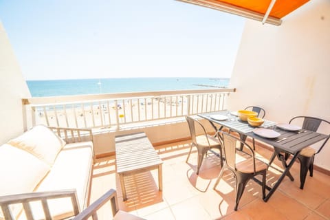 Patio, Dining area, Beach, Sea view