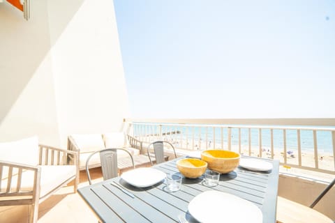 Patio, Dining area, Sea view