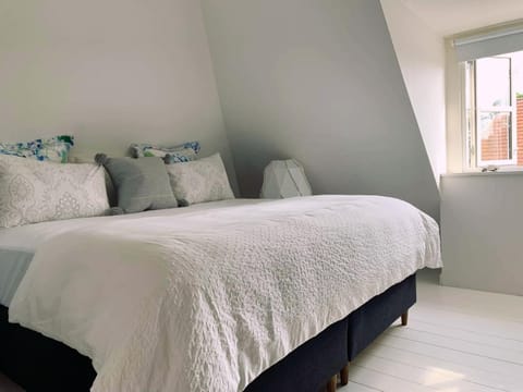 Room in a Danish cottage with garden view, 10 min to CPH Vacation rental in Zealand