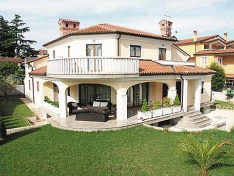 Patio, Facade/entrance, Bird's eye view, BBQ facilities, Garden, Balcony/Terrace, City view, Garden view, Sea view, Street view, Family