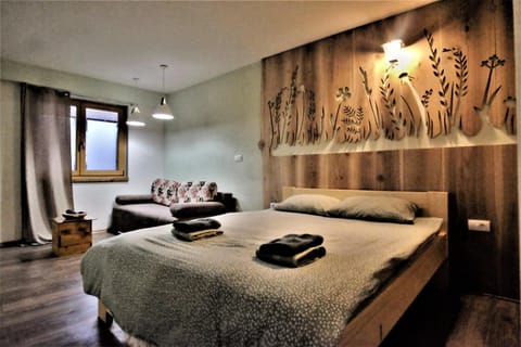 Living room, Photo of the whole room, Seating area, Bedroom, towels