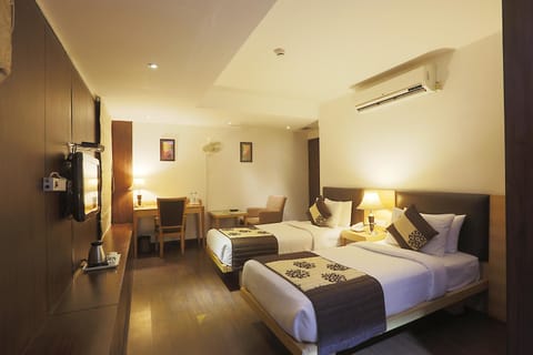 Bed, TV and multimedia, Photo of the whole room, Seating area, Bedroom, air conditioner