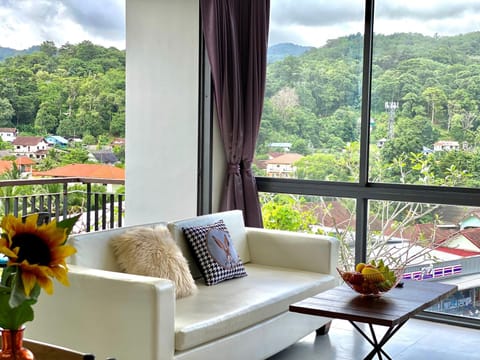 Balcony/Terrace, Living room, Mountain view