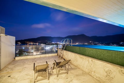 Night, Balcony/Terrace, Pool view, Sea view, Swimming pool