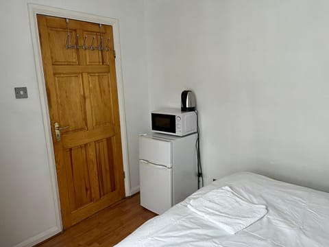 Large Double Bedroom with free on site parking Alojamento de férias in Kingston upon Thames