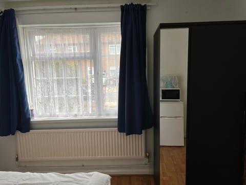 Large Double Bedroom with free on site parking Location de vacances in Kingston upon Thames