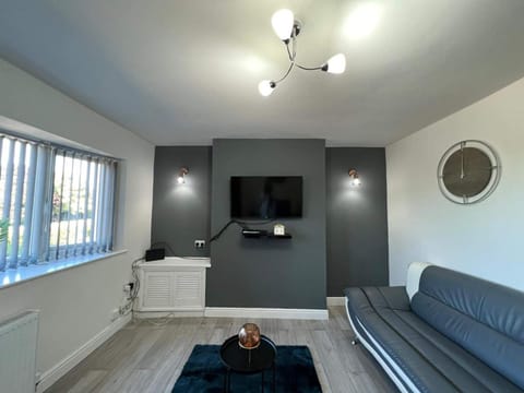 Cosy, Modern Home Near BHX, NEC and City Centre House in Metropolitan Borough of Solihull