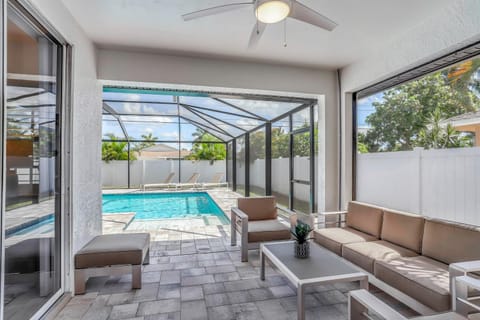 Vanderbilt Aqua Vista House in Naples Park