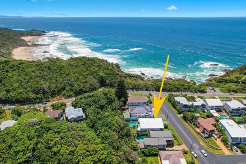 Laze @ Lighthouse - family home with heated pool House in Port Macquarie