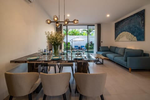 Living room, Seating area, Dining area