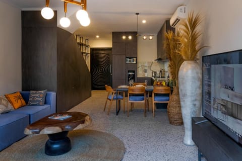 TV and multimedia, Kitchen or kitchenette, Living room, Seating area, Dining area