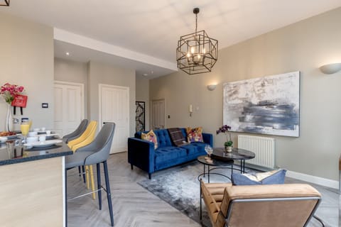 JOIVY Luxury flats in Old Town, right on Royal Mile Condo in Edinburgh
