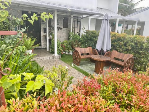 2 bedroom 2 bathroom with Free parking Bed and breakfast in Subic