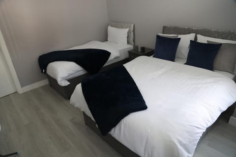 Homely 1-Bed Apartment in Birmingham Condominio in Solihull