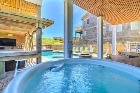 6007 Happy Sol Oceanfront Heatable Pool House in Nags Head