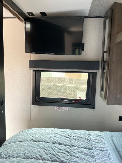 RV3 Wonderfull RV in MOVAL private freeparking Netflix Camping /
Complejo de autocaravanas in Moreno Valley