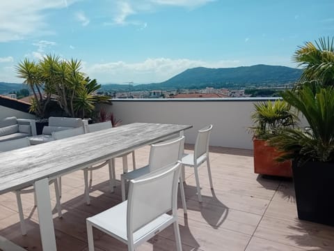 Bel appartement moderne avec terrasse et parking, proche plage à Hendaye - FR-1-239-827 Apartment in Hendaye