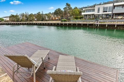 The Cove - Luxury Waterfront Accommodation Haus in Dromana
