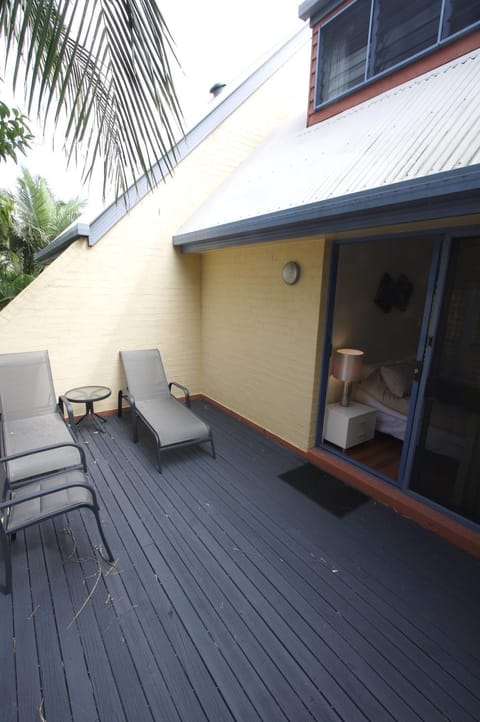 Byron Bay Accom Unit 3 41 Childe Street - Belongil Beach Apartment Villa in Byron Bay