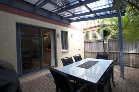 Byron Bay Accom Unit 3 41 Childe Street - Belongil Beach Apartment Villa in Byron Bay