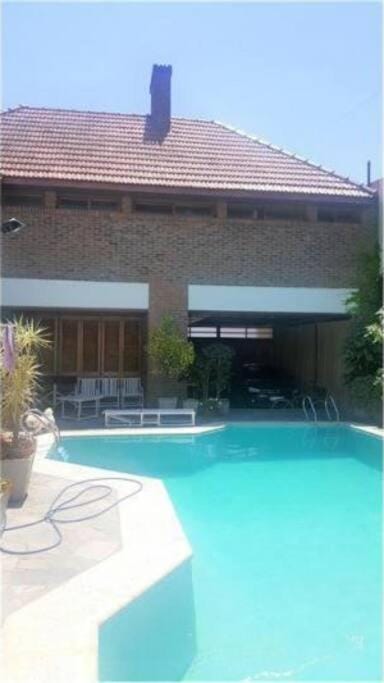 Amazing Villa with Swimming Pool, 50 mins from BUE Villa in La Plata
