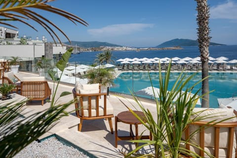 Seating area, Pool view, Sea view