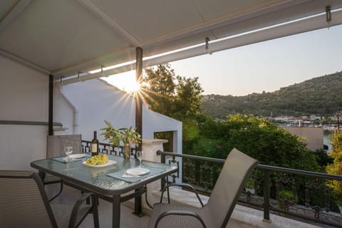 Balcony/Terrace, Food