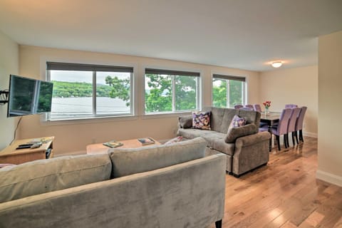 Lakefront Alton Bay Retreat with Dock Near Beaches! Maison in Alton