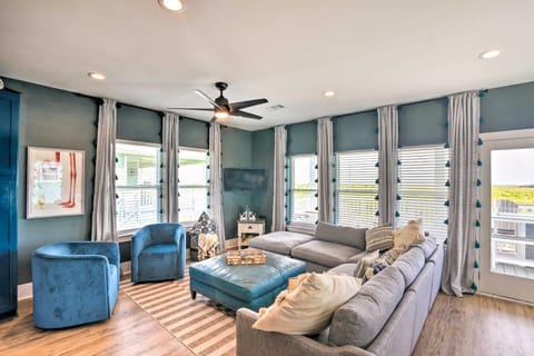 Peaceful Galveston Getaway with Deck Walk to Beach House in Galveston Island