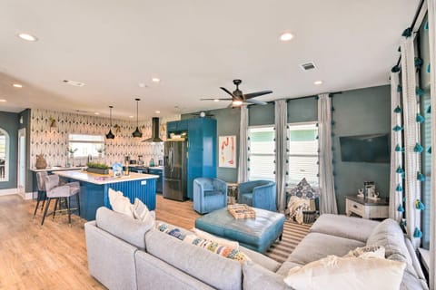 Peaceful Galveston Getaway with Deck Walk to Beach House in Galveston Island