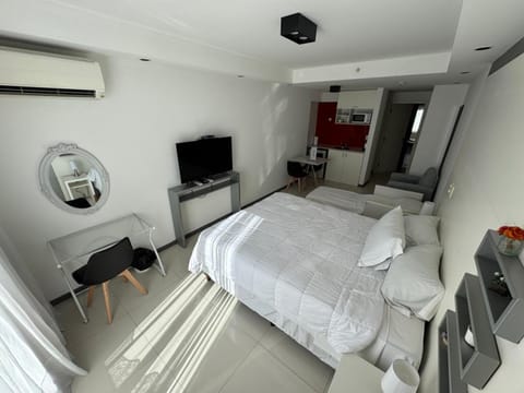 Bed, TV and multimedia, Photo of the whole room, Bedroom, air conditioner