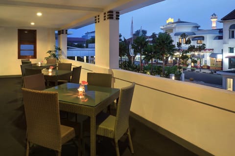 Restaurant/places to eat, Balcony/Terrace