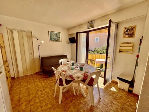 Appartement T2 climatisé à Cavalaire, parking privé, proche centre et plages, balcon au calme - FR-1-226B-110 Apartment in Cavalaire-sur-Mer