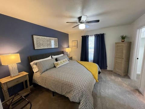 Sunrise Experience w/King Size Bed & Pet Friendly House in Roswell