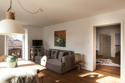 Modern-bayrisches Apartment mit Seeblick Condo in Tegernsee