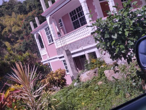 vacation home Maison in Dominica