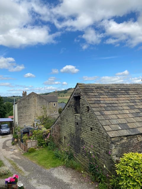 Lavender Cottage - 18th Century Characterful Space House in Holmfirth