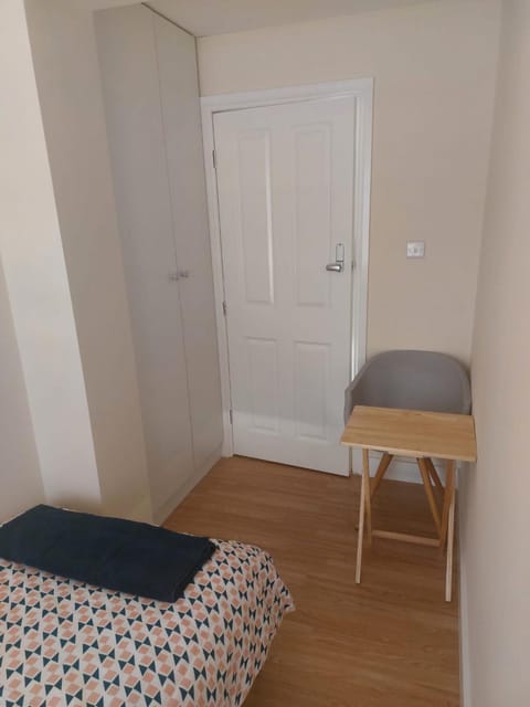 Single Room only for one adult Location de vacances in Southall