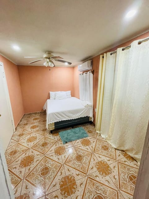 Coco Bahia Apartment Condo in Bay Islands Department