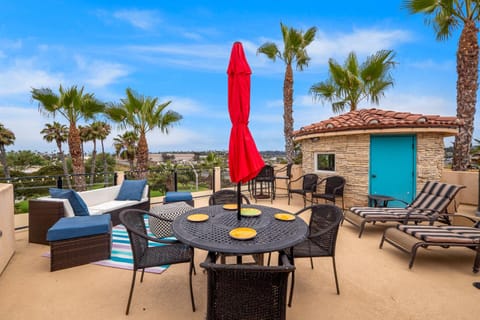 Buccaneer Beach Lookout Apartment in Oceanside