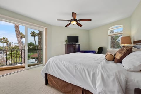 Buccaneer Beach Lookout Apartment in Oceanside