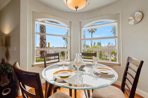 Buccaneer Beach Lookout Apartment in Oceanside