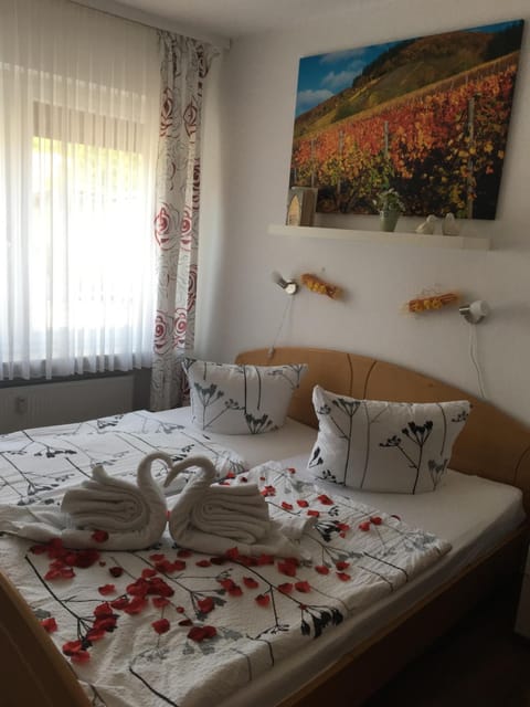 Pension "Am Markt" Bed and Breakfast in Cochem-Zell