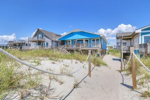 Afternoon Delight by Oak Island Accommodations House in Oak Island