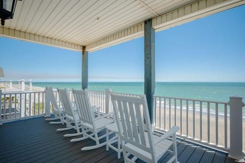 Casa Bianca by Oak Island Accommodations House in Oak Island