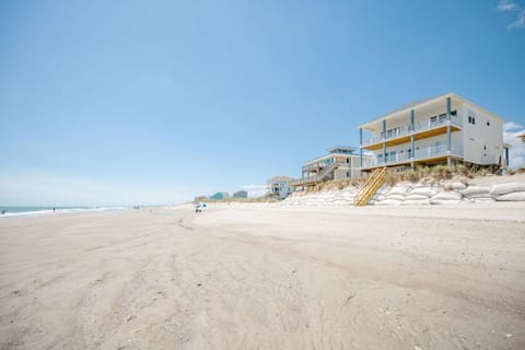 Casa Bianca by Oak Island Accommodations House in Oak Island