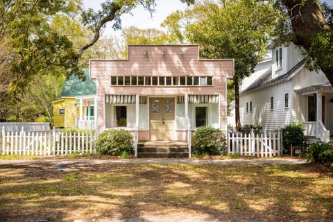 Candy Store House by Oak Island Accommodations Casa in Southport